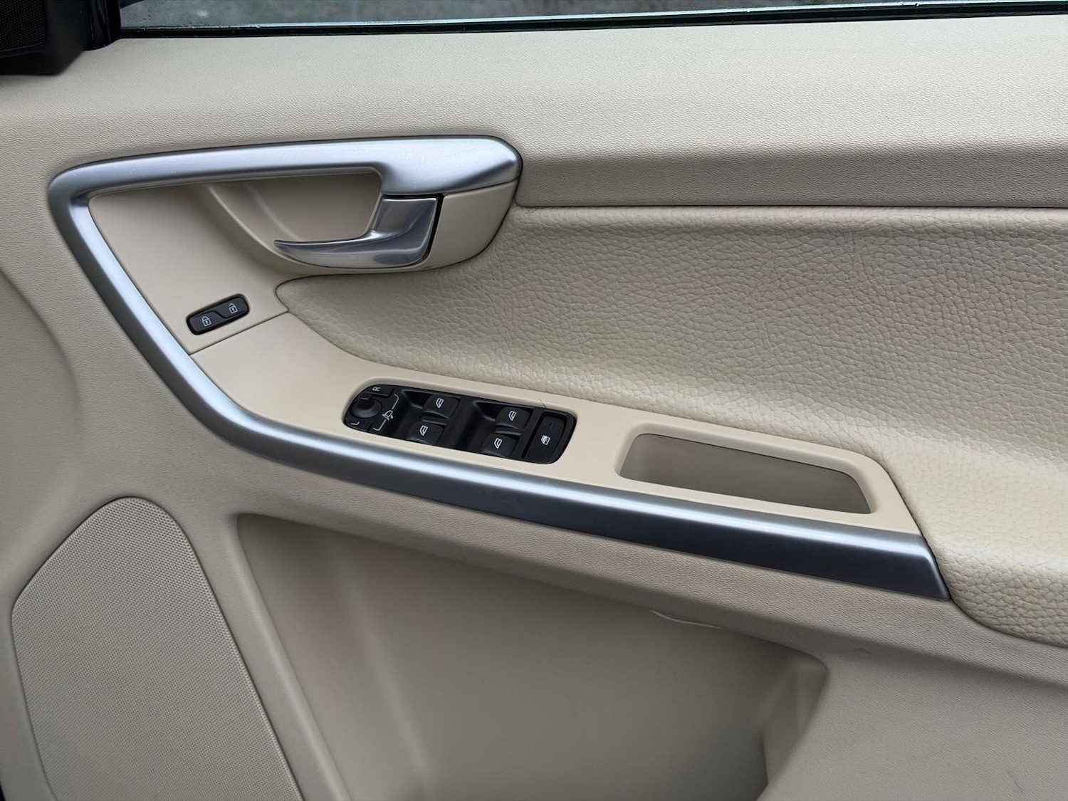 Used Volvo XC60 2010 for sale - 76855951: Photo 33