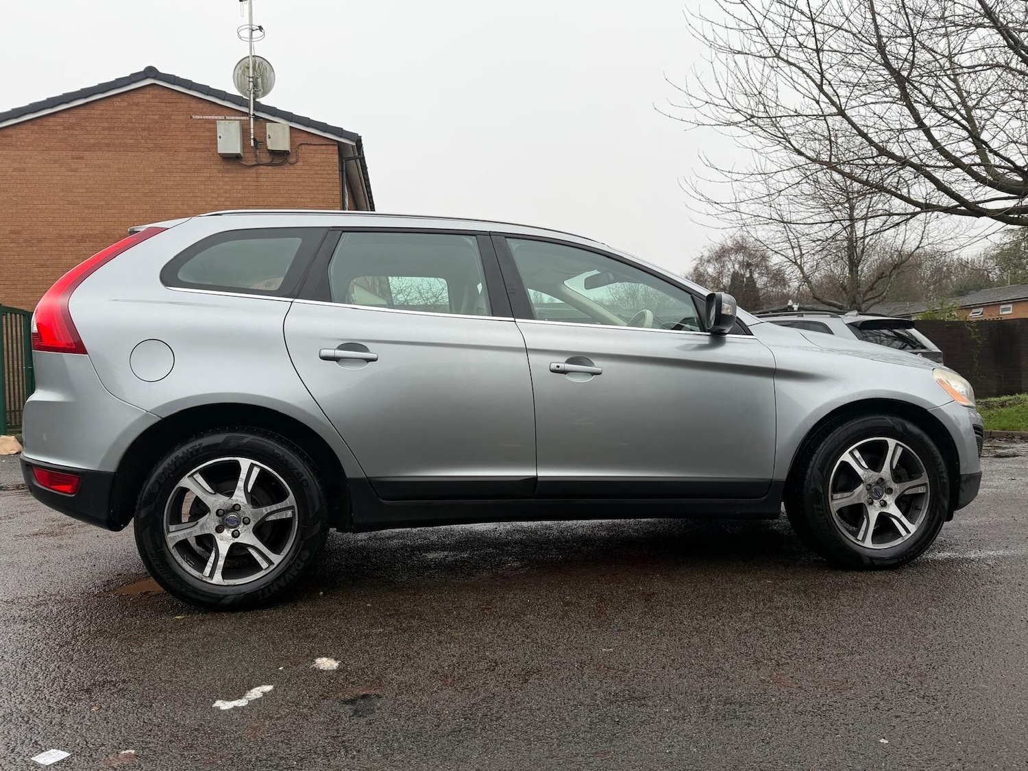 Used Volvo XC60 2010 for sale - 76855951: Photo 7