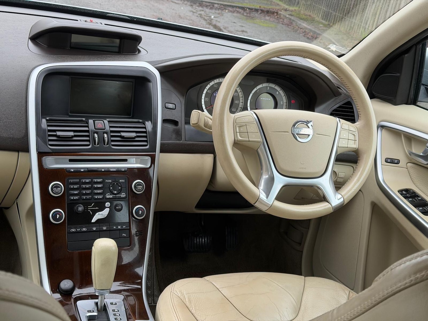 Used Volvo XC60 2010 for sale - 76855951: Photo 9