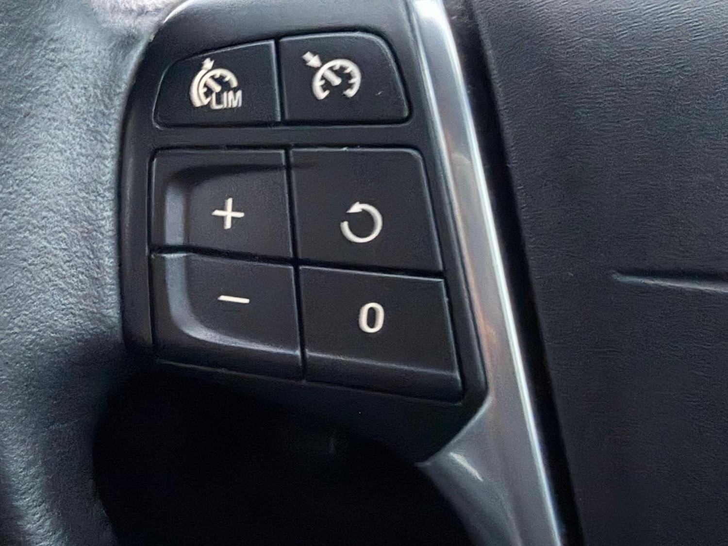 Used Volvo V40 2016 for sale - 77400414: Photo 19