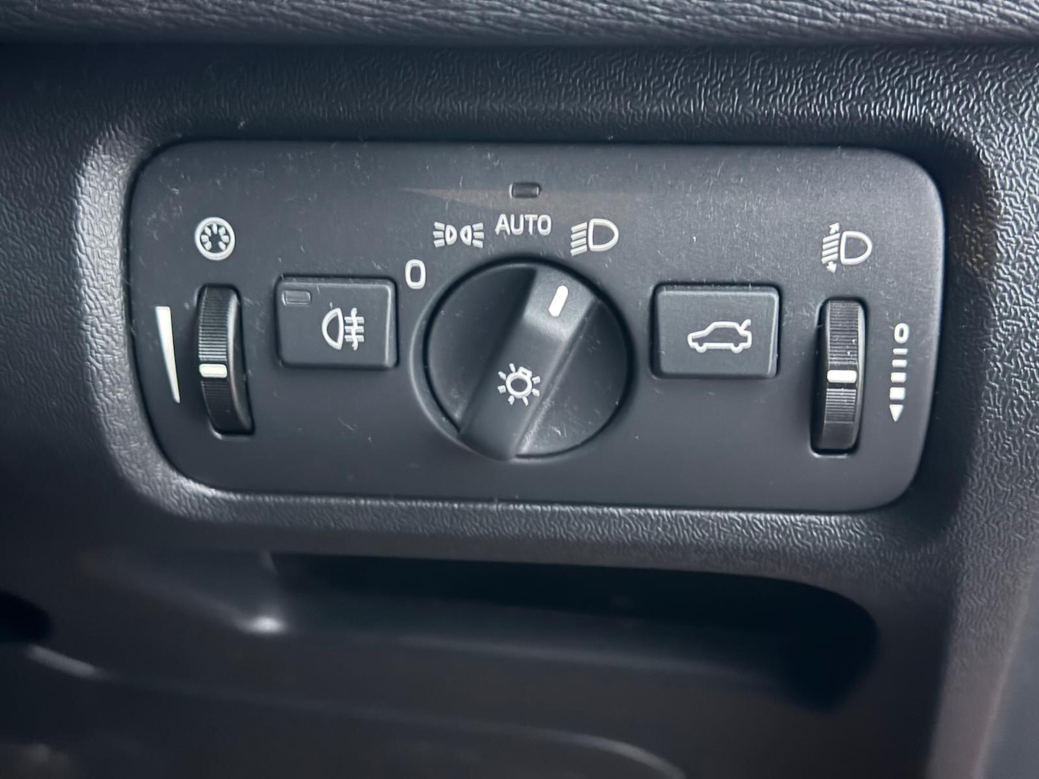 Used Volvo V40 2016 for sale - 77400414: Photo 23