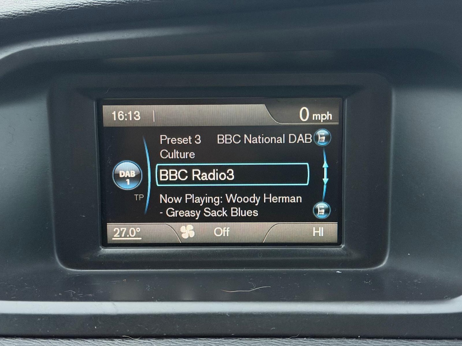 Used Volvo V40 2016 for sale - 77400414: Photo 29