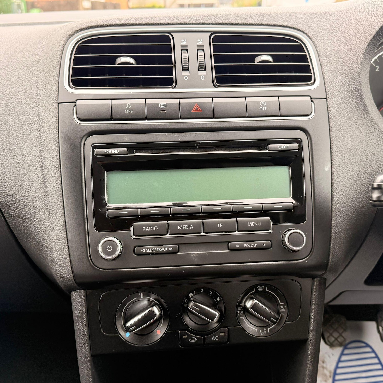 Used Volkswagen Polo 2011 for sale - 77994289: Photo 41