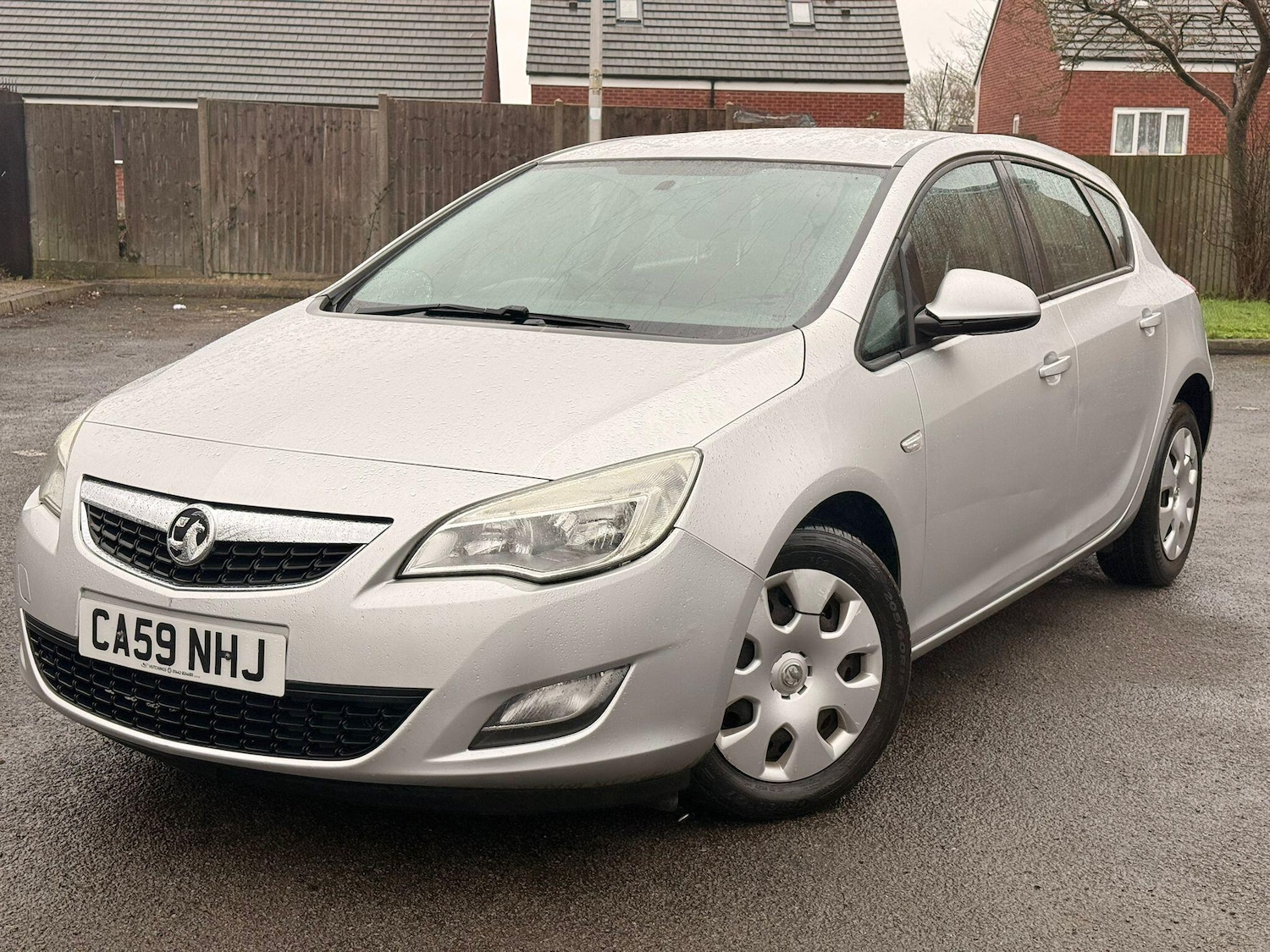 Used Vauxhall Astra 2010 for sale - 77883117: Photo 1