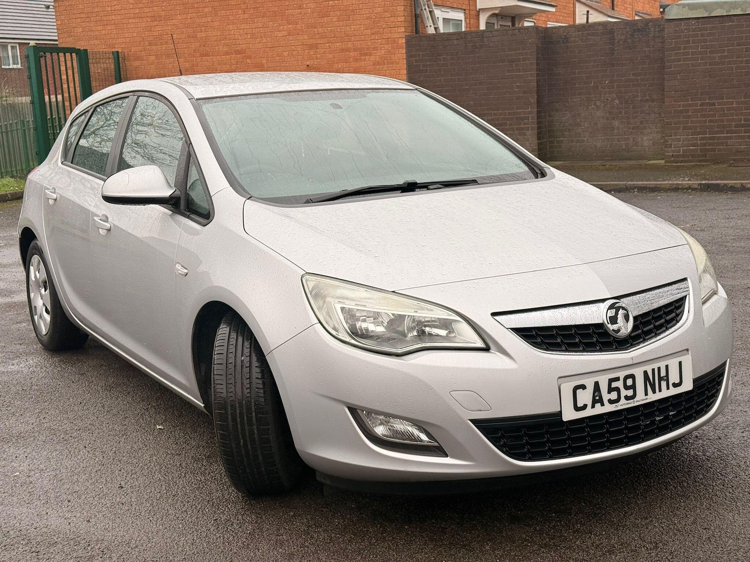 Used Vauxhall Astra 2010 for sale - 77883117: Photo 2