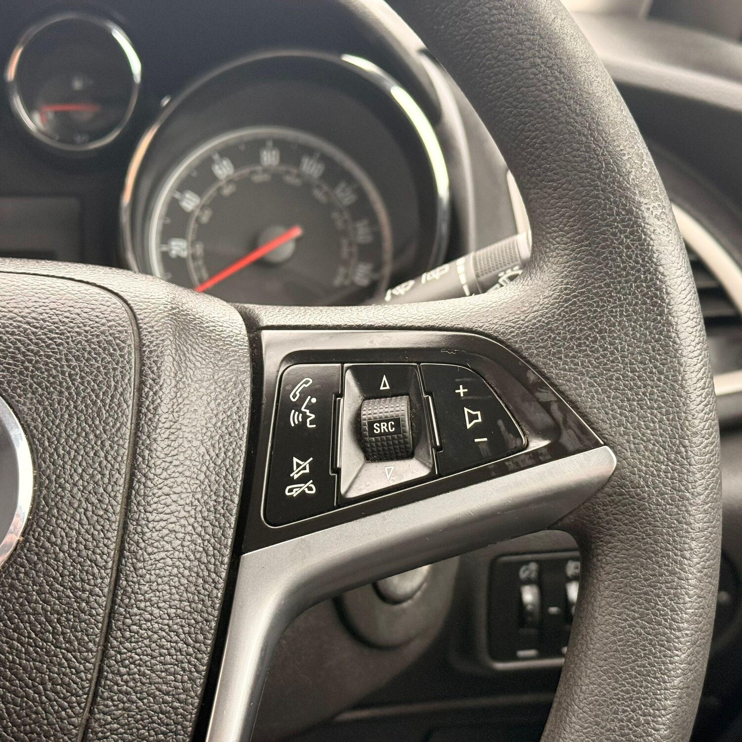 Used Vauxhall Astra 2010 for sale - 77883117: Photo 32