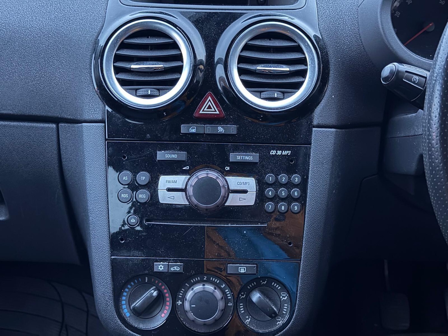 Used Vauxhall Corsa 2011 for sale - 77993425: Photo 33