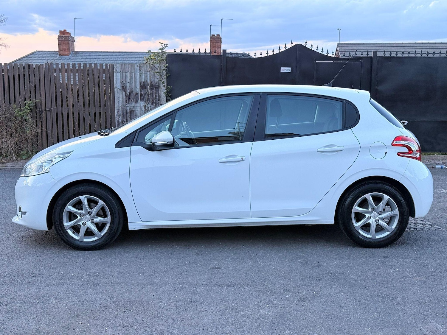 Used Peugeot 208 2013 for sale - 78184885: Photo 13