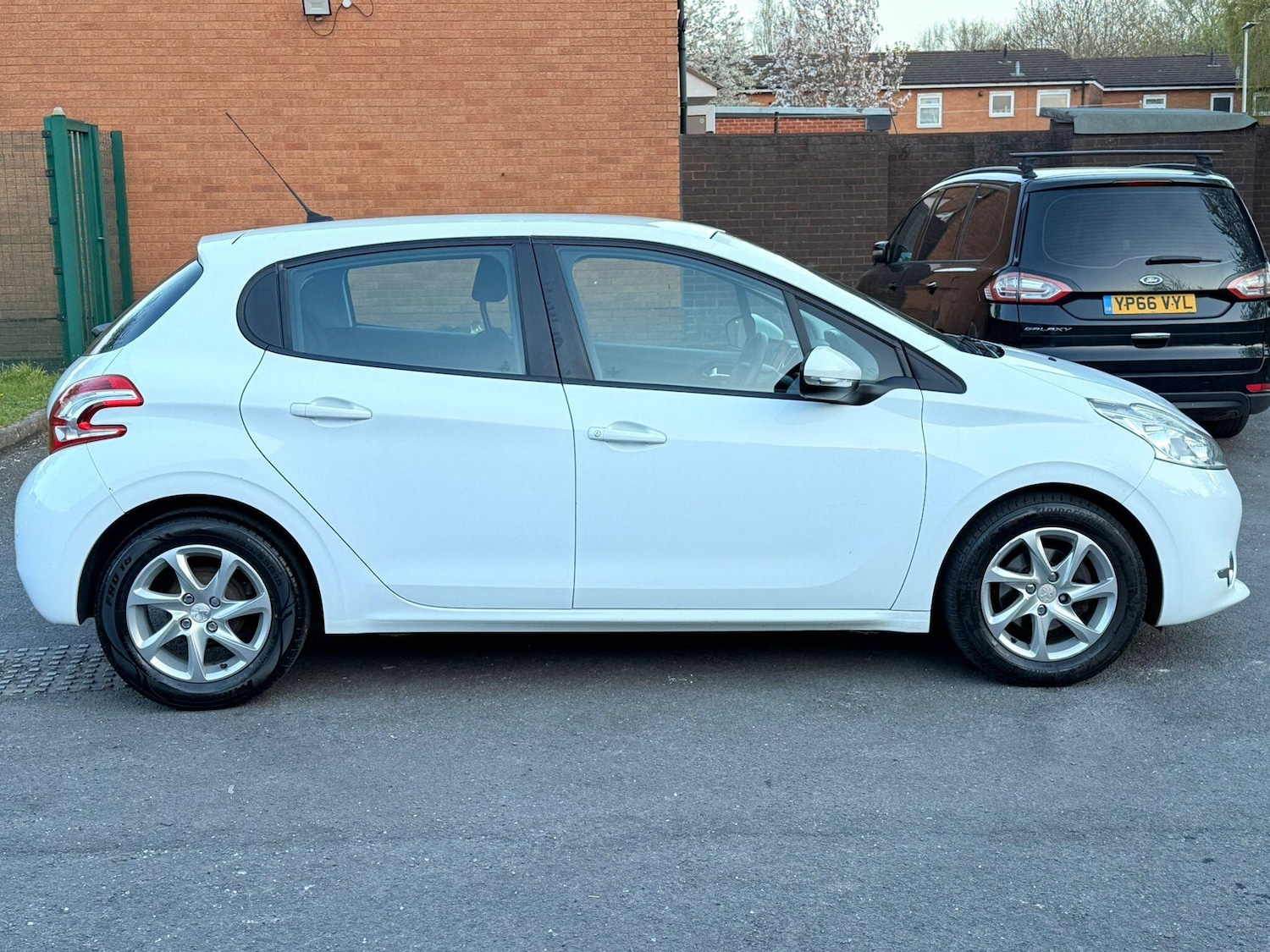Used Peugeot 208 2013 for sale - 78184885: Photo 15
