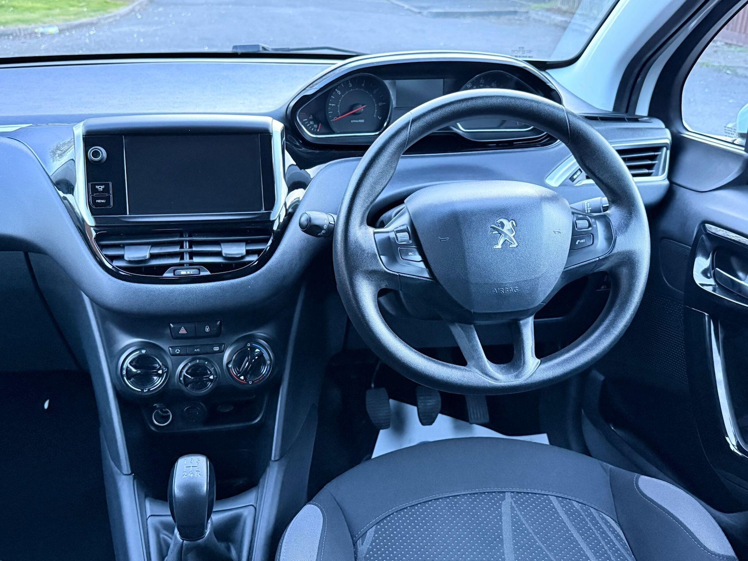 Used Peugeot 208 2013 for sale - 78184885: Photo 24