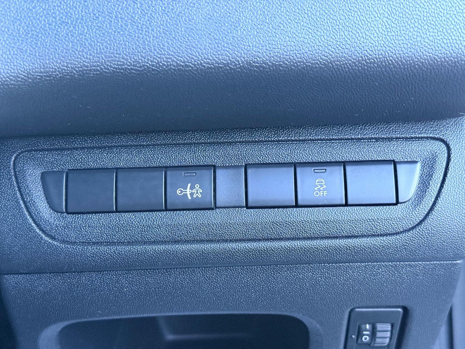 Used Peugeot 208 2013 for sale - 78184885: Photo 31