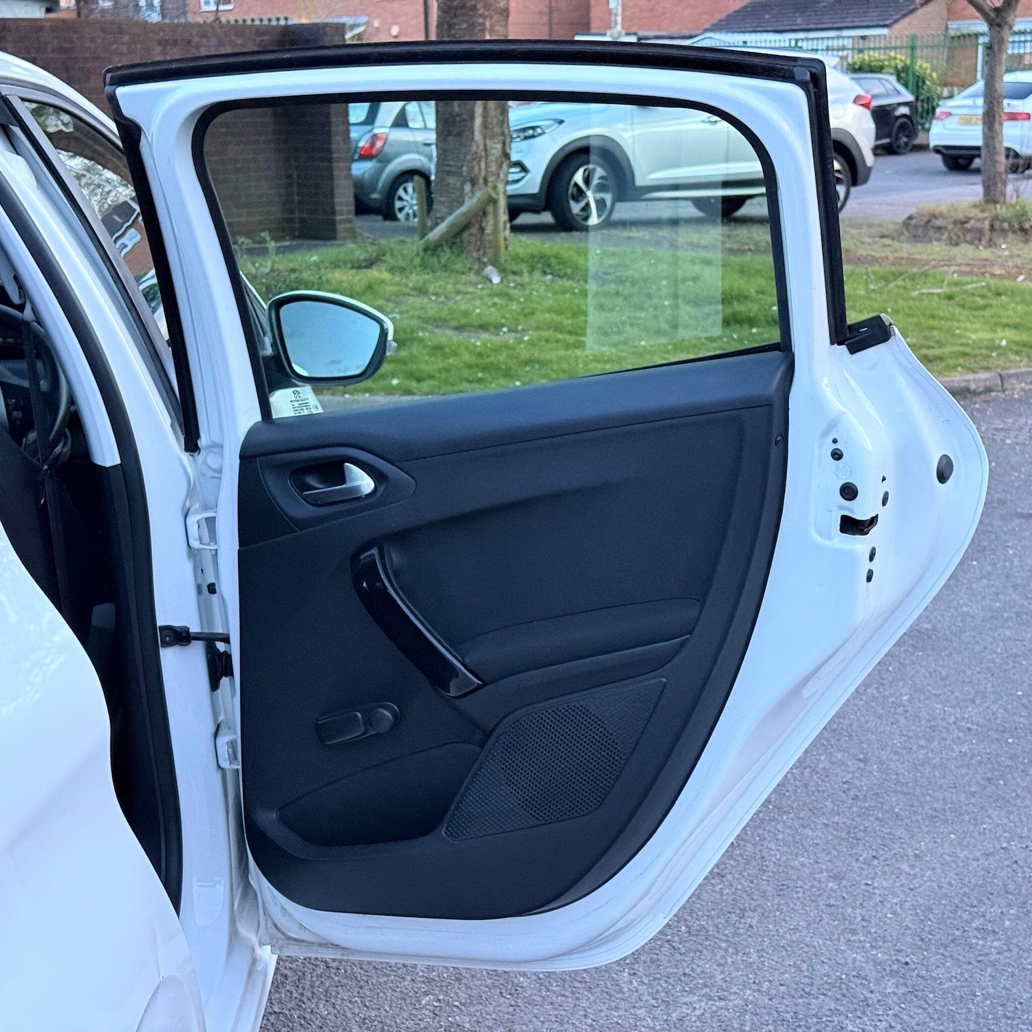 Used Peugeot 208 2013 for sale - 78184885: Photo 34