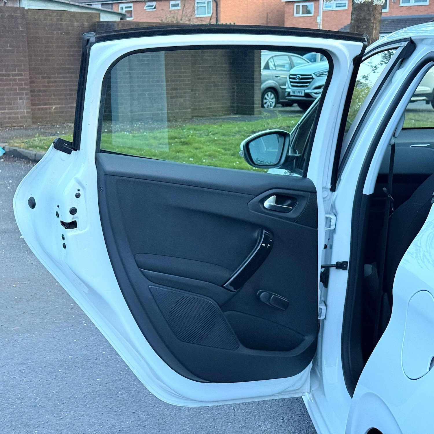 Used Peugeot 208 2013 for sale - 78184885: Photo 35