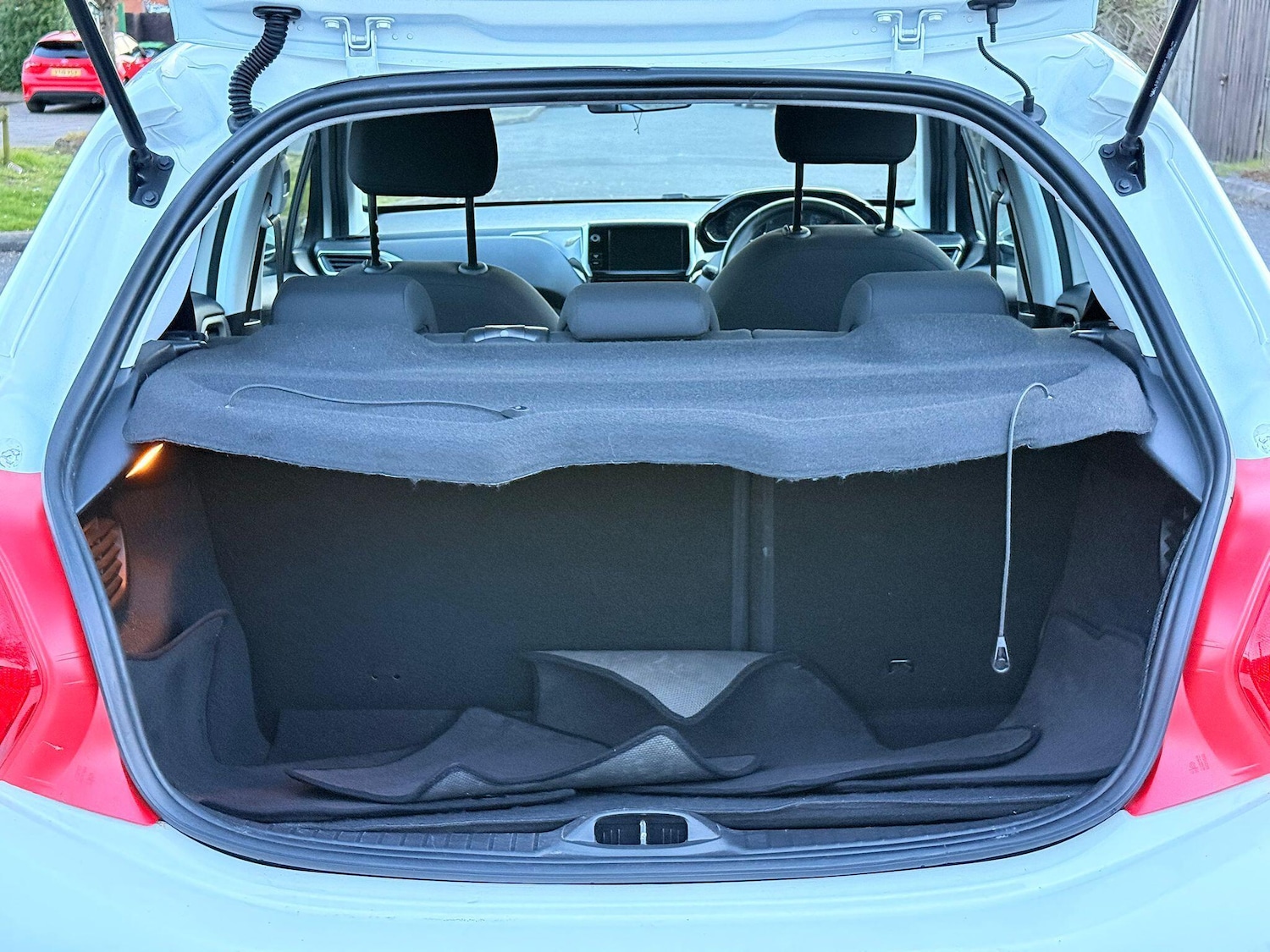 Used Peugeot 208 2013 for sale - 78184885: Photo 47