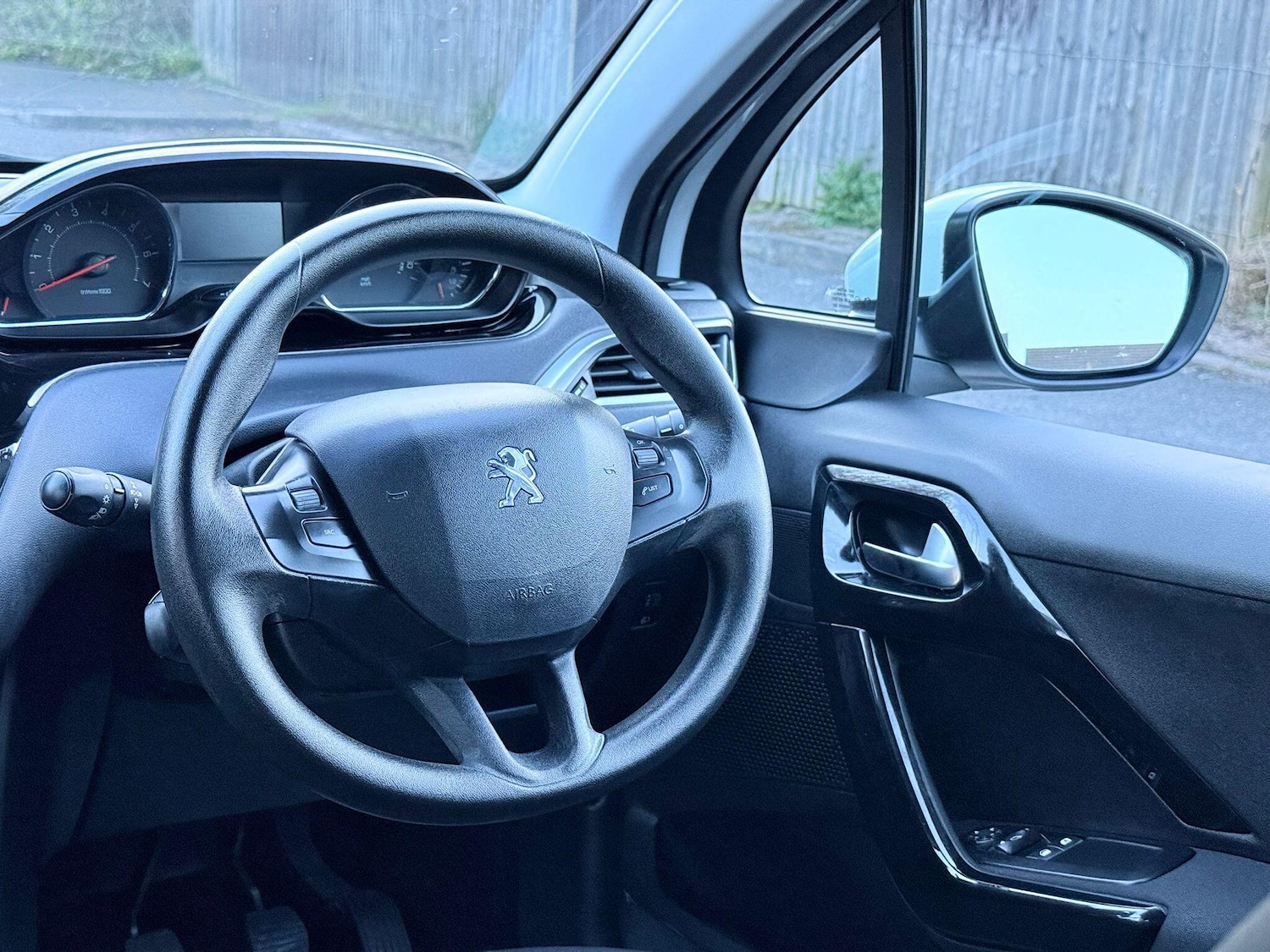 Used Peugeot 208 2013 for sale - 78184885: Photo 50