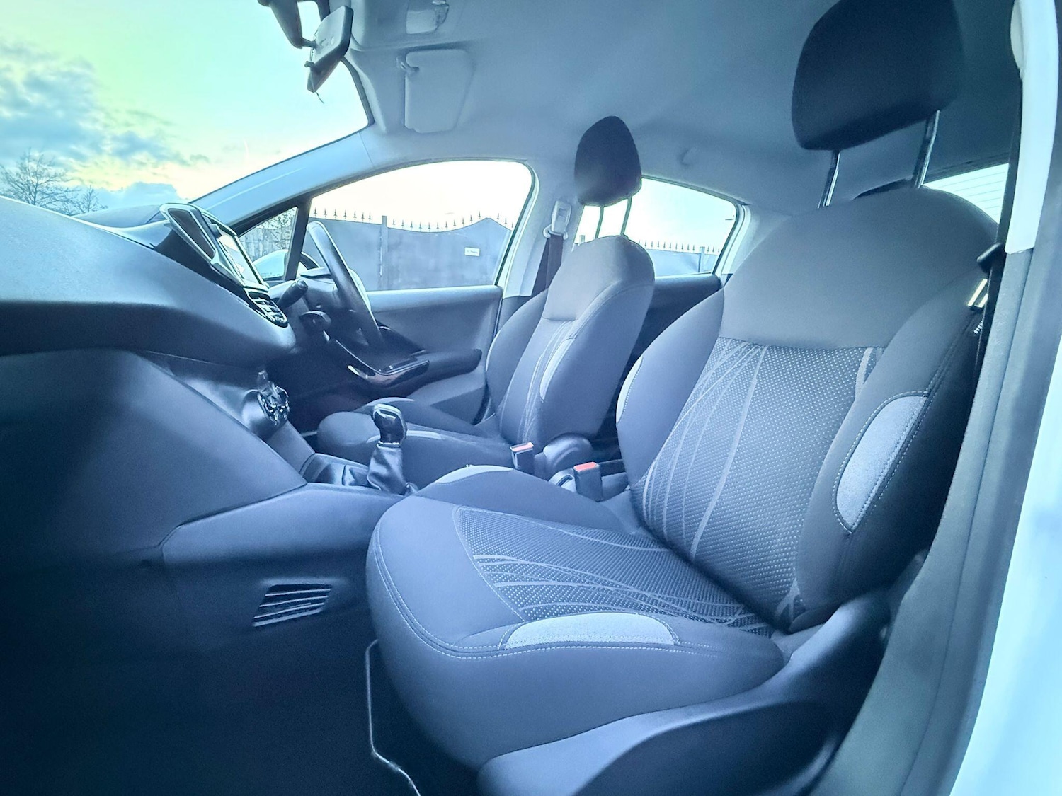 Used Peugeot 208 2013 for sale - 78184885: Photo 52