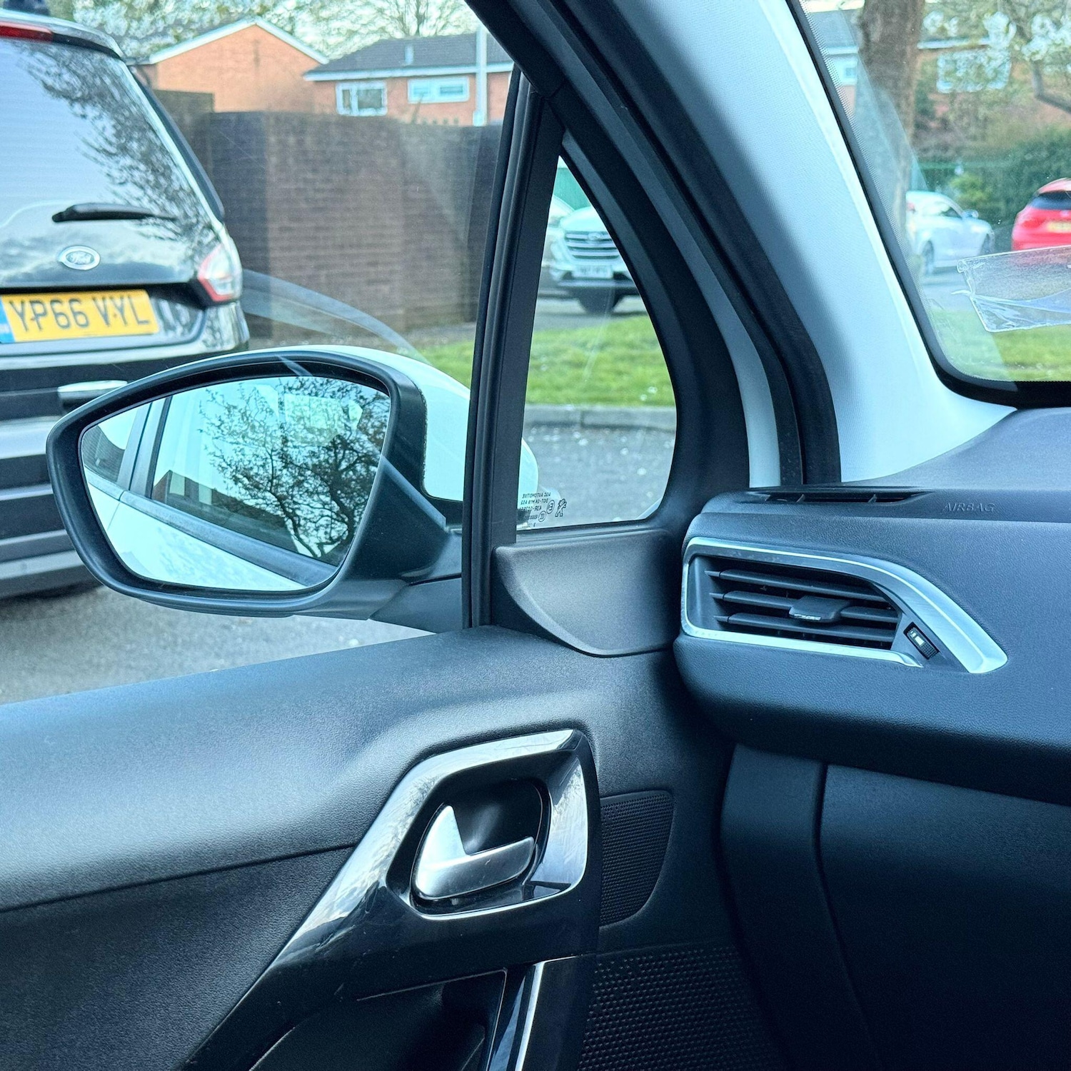 Used Peugeot 208 2013 for sale - 78184885: Photo 53