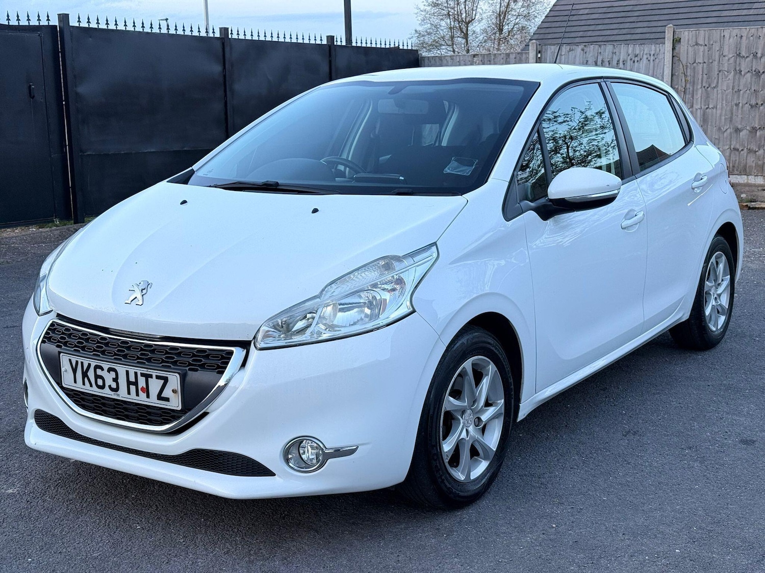 Used Peugeot 208 2013 for sale - 78184885: Photo 6