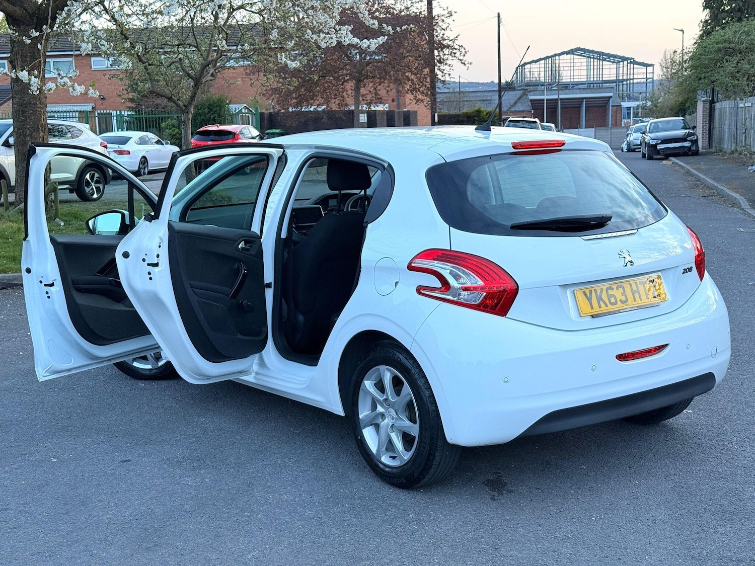 Used Peugeot 208 2013 for sale - 78184885: Photo 8