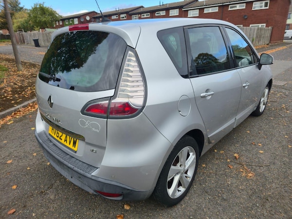 Used Renault Scenic 2012 for sale - 76214157: Photo 24