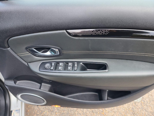 Used Renault Scenic 2012 for sale - 76214157: Photo 37