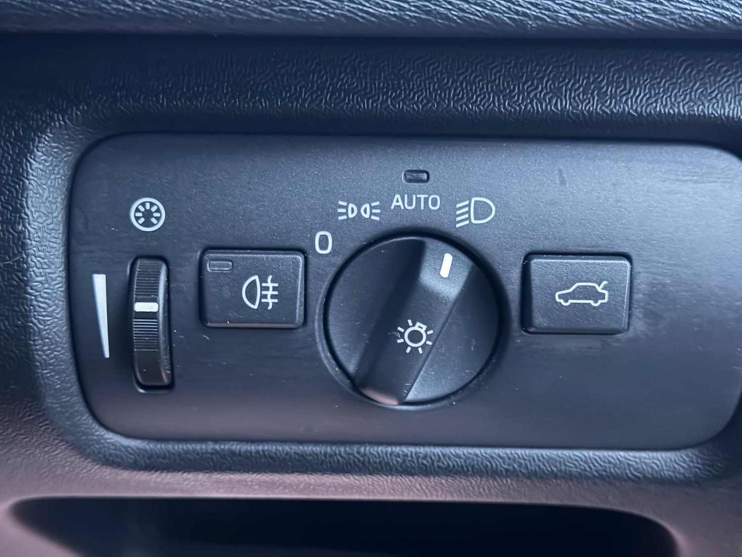 Used Volvo V40 2014 for sale - 77321054: Photo 24