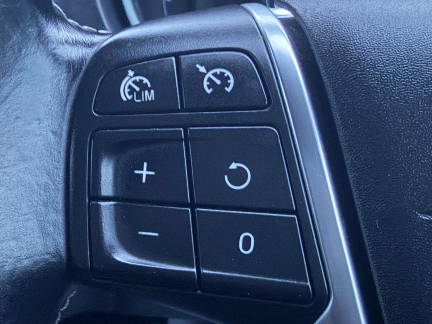 Used Volvo V40 2014 for sale - 77321054: Photo 29