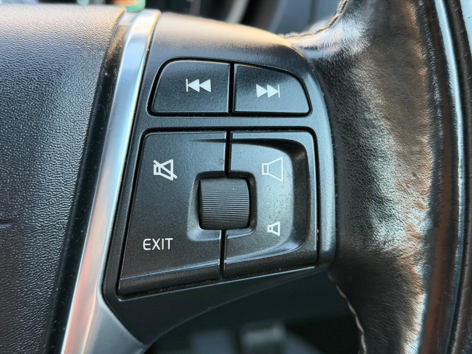 Used Volvo V40 for sale - 77082029: Photo 25