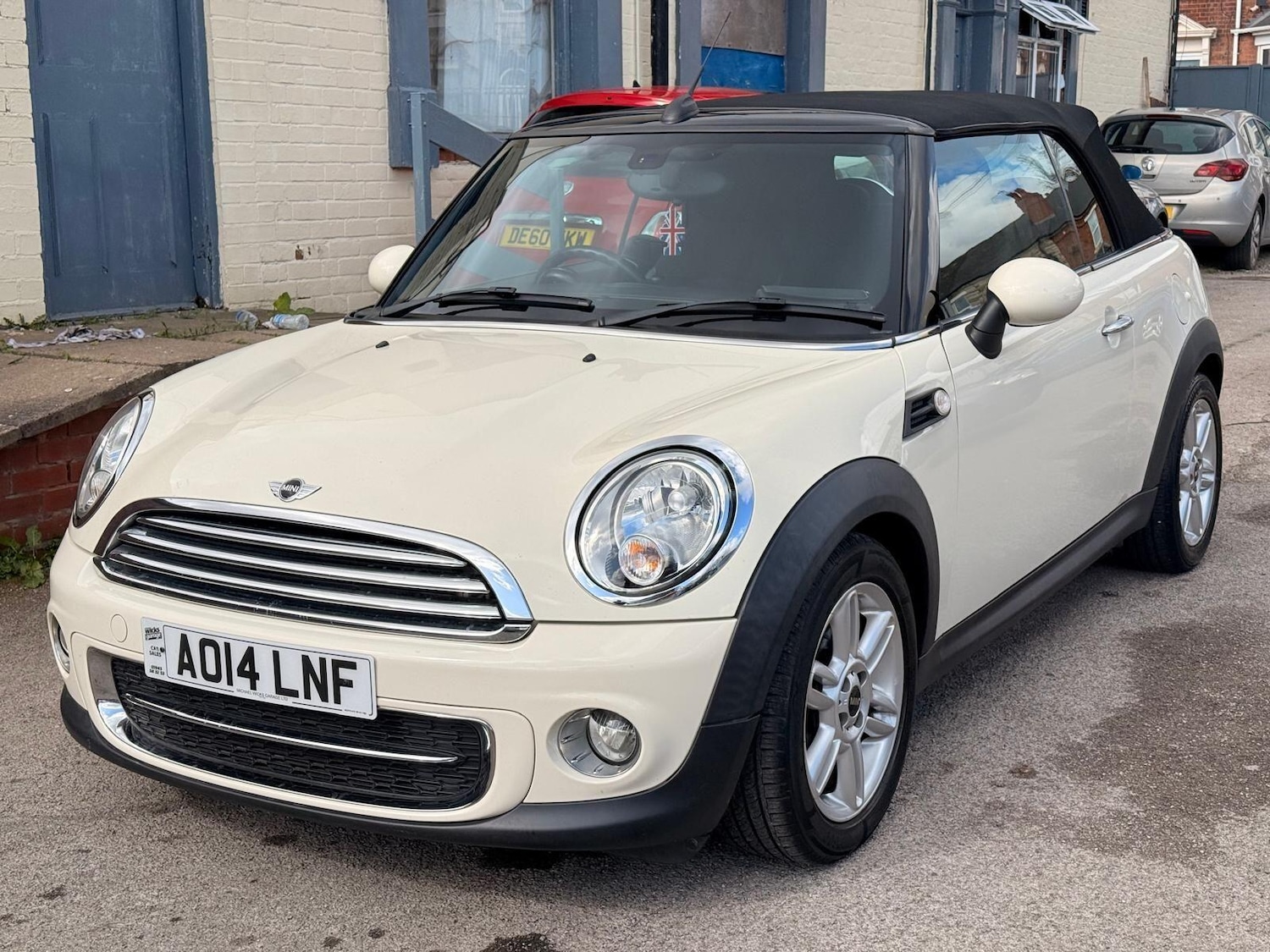 Used MINI Convertible 2014 for sale - 78057838: Photo 2