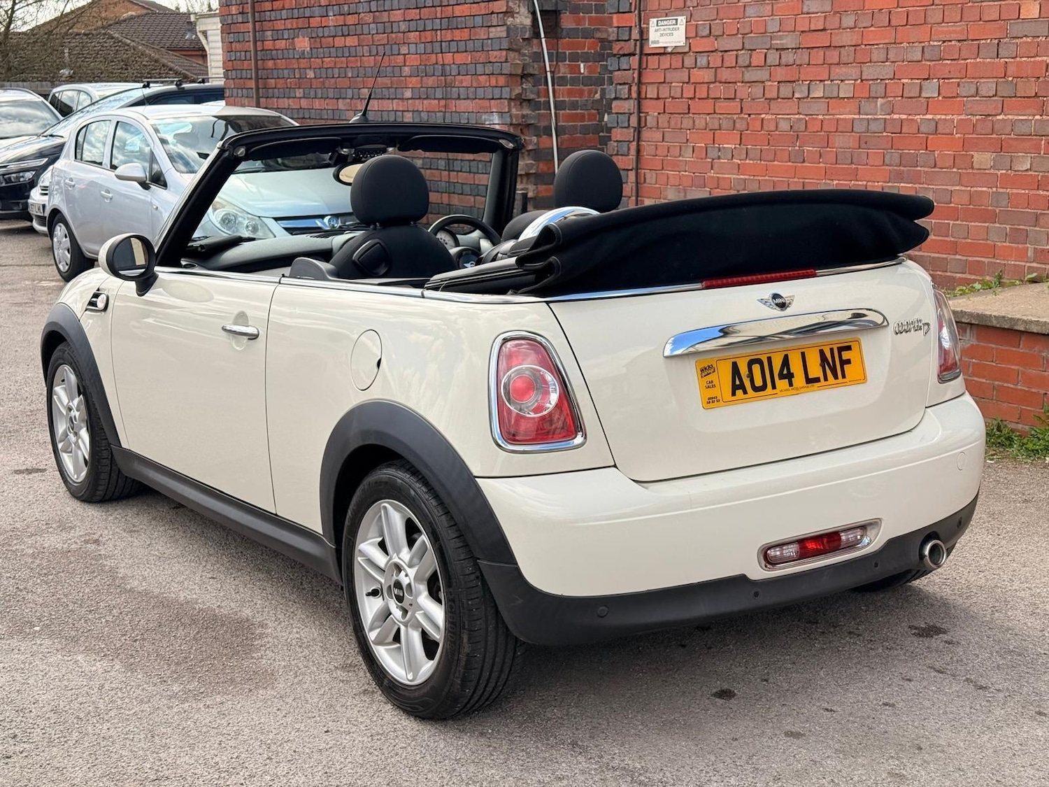 Used MINI Convertible 2014 for sale - 78057838: Photo 9