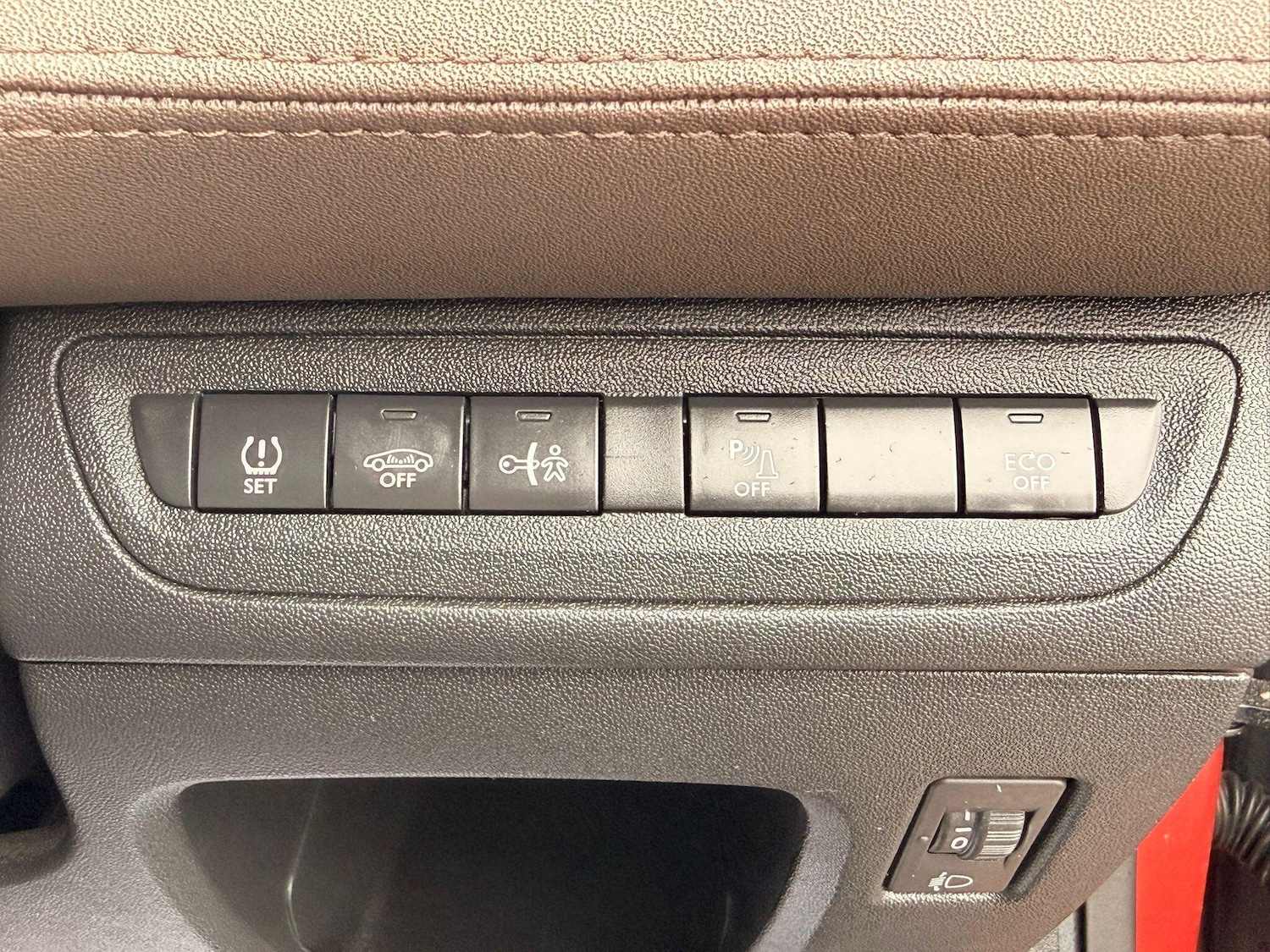 Used Peugeot 2008 2015 for sale - 77799337: Photo 27