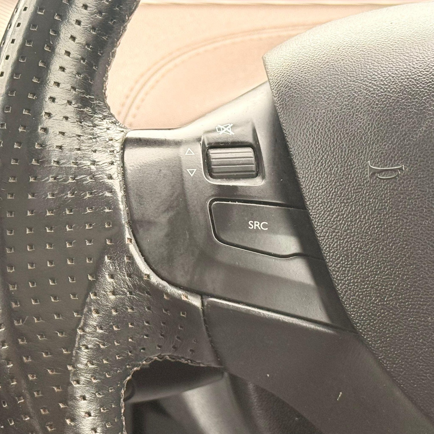 Used Peugeot 2008 2015 for sale - 77799337: Photo 30