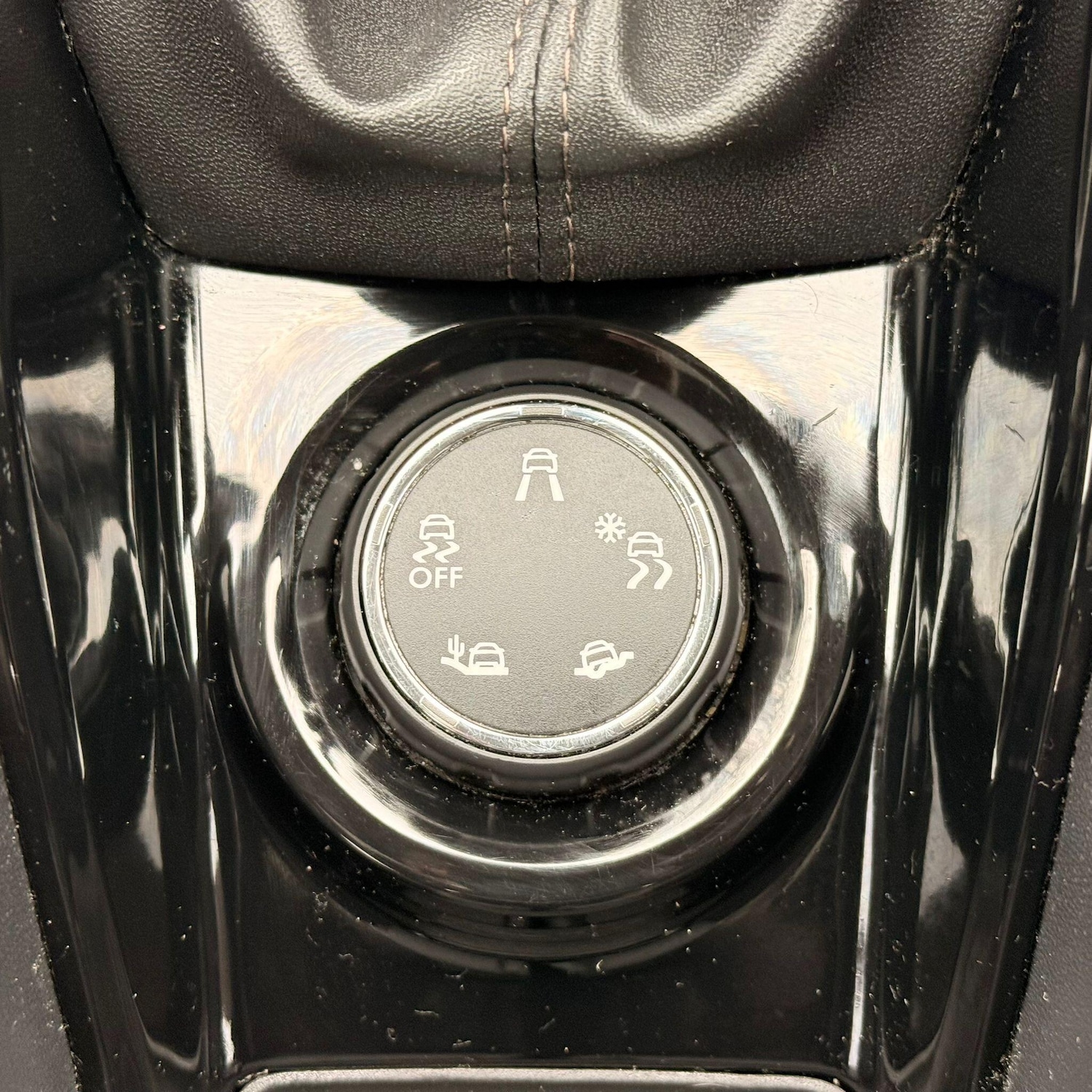 Used Peugeot 2008 2015 for sale - 77799337: Photo 48