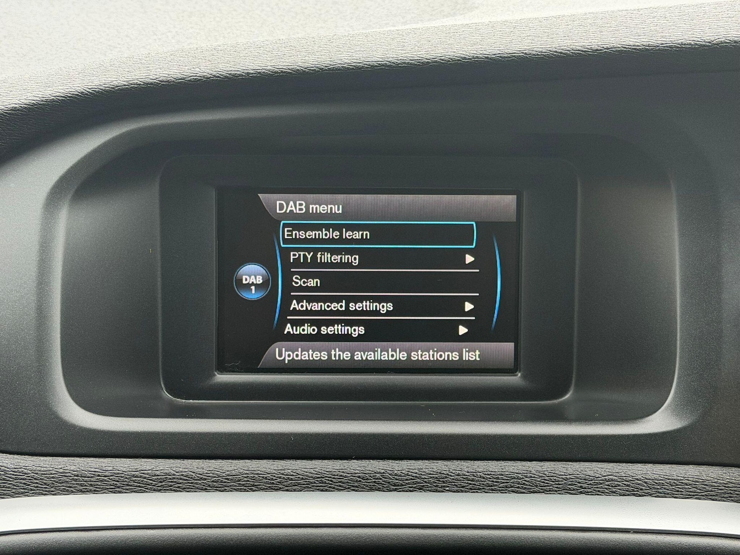 Used Volvo V40 2014 for sale - 76727185: Photo 30