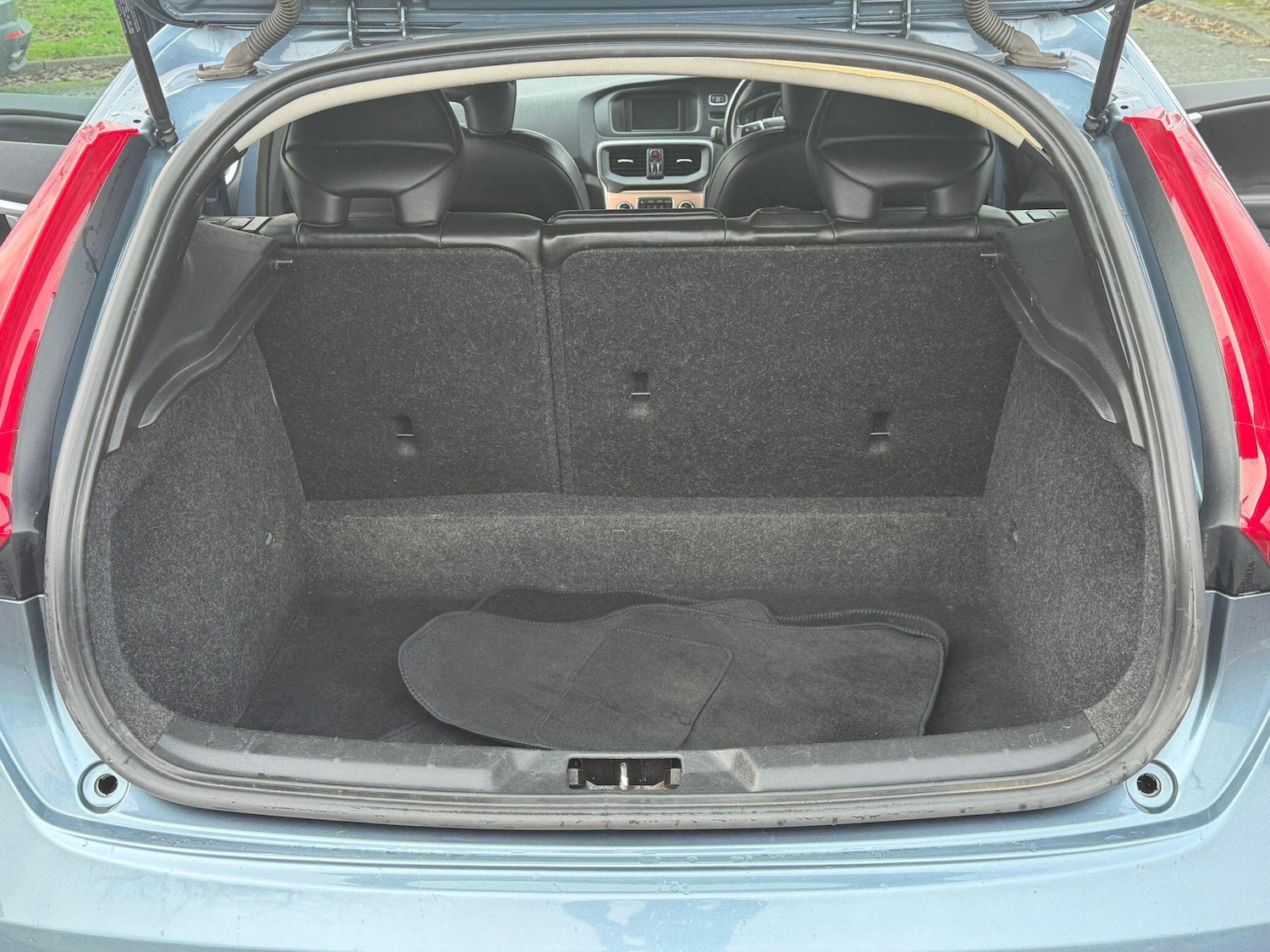 Used Volvo V40 2014 for sale - 76727185: Photo 32