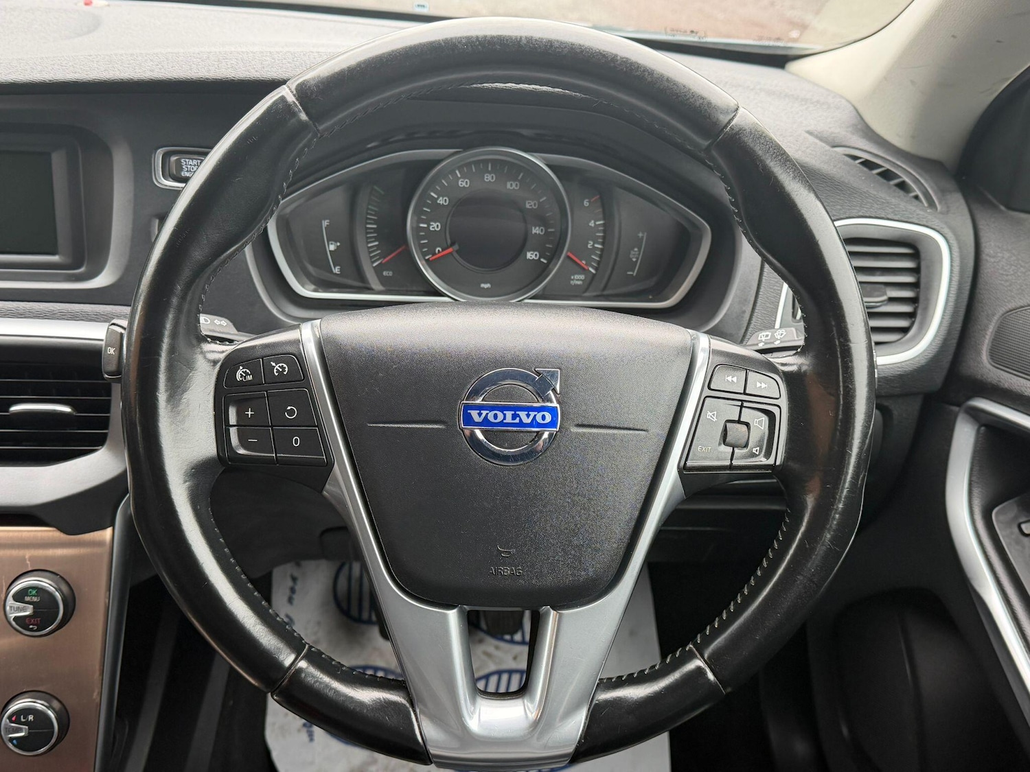 Used Volvo V40 2014 for sale - 76727185: Photo 33