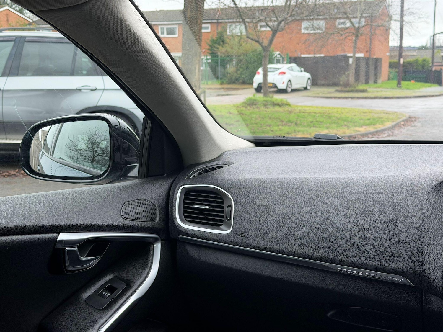 Used Volvo V40 2014 for sale - 76727185: Photo 37