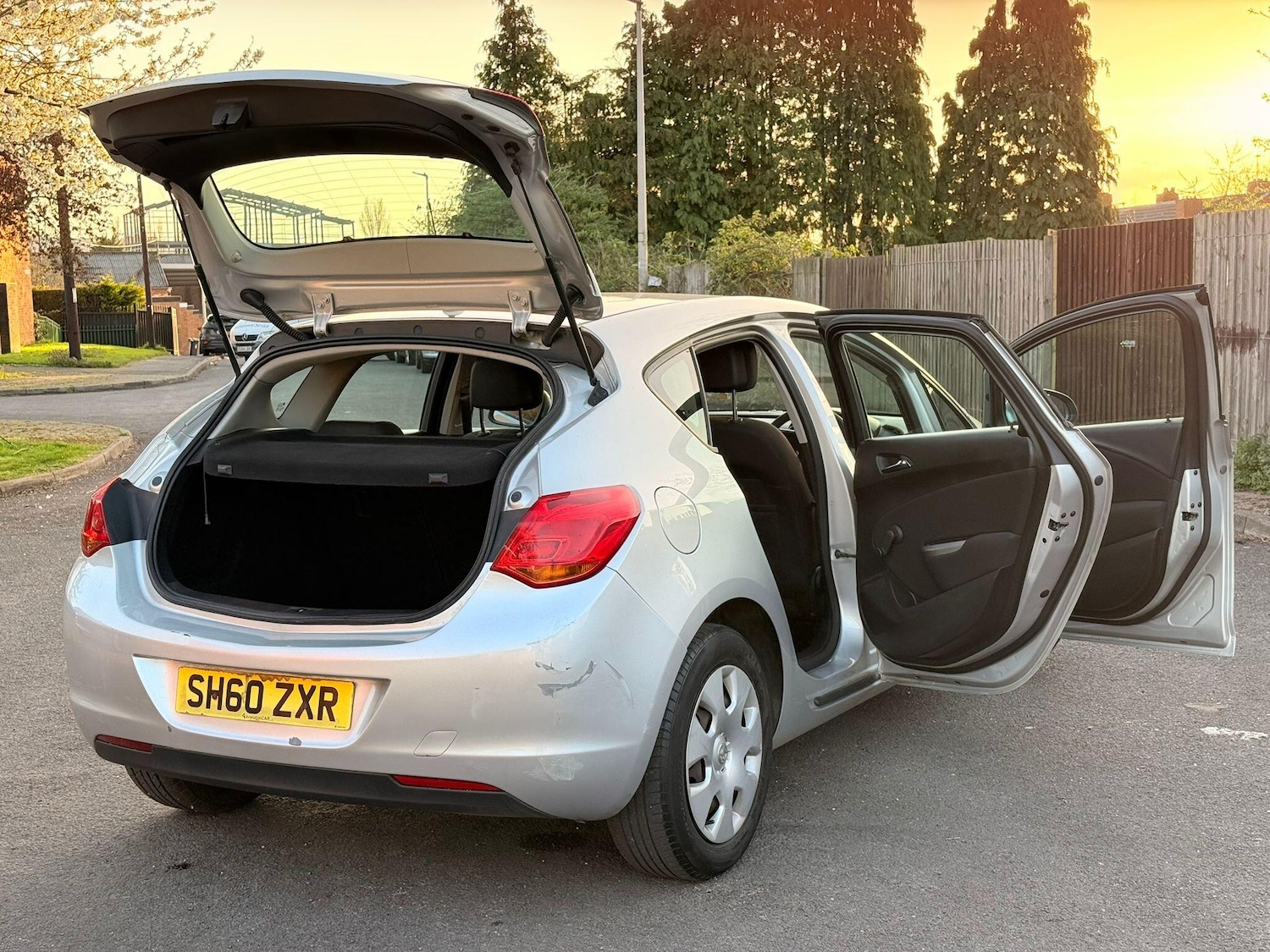 Used Vauxhall Astra 2010 for sale - 78204110: Photo 16