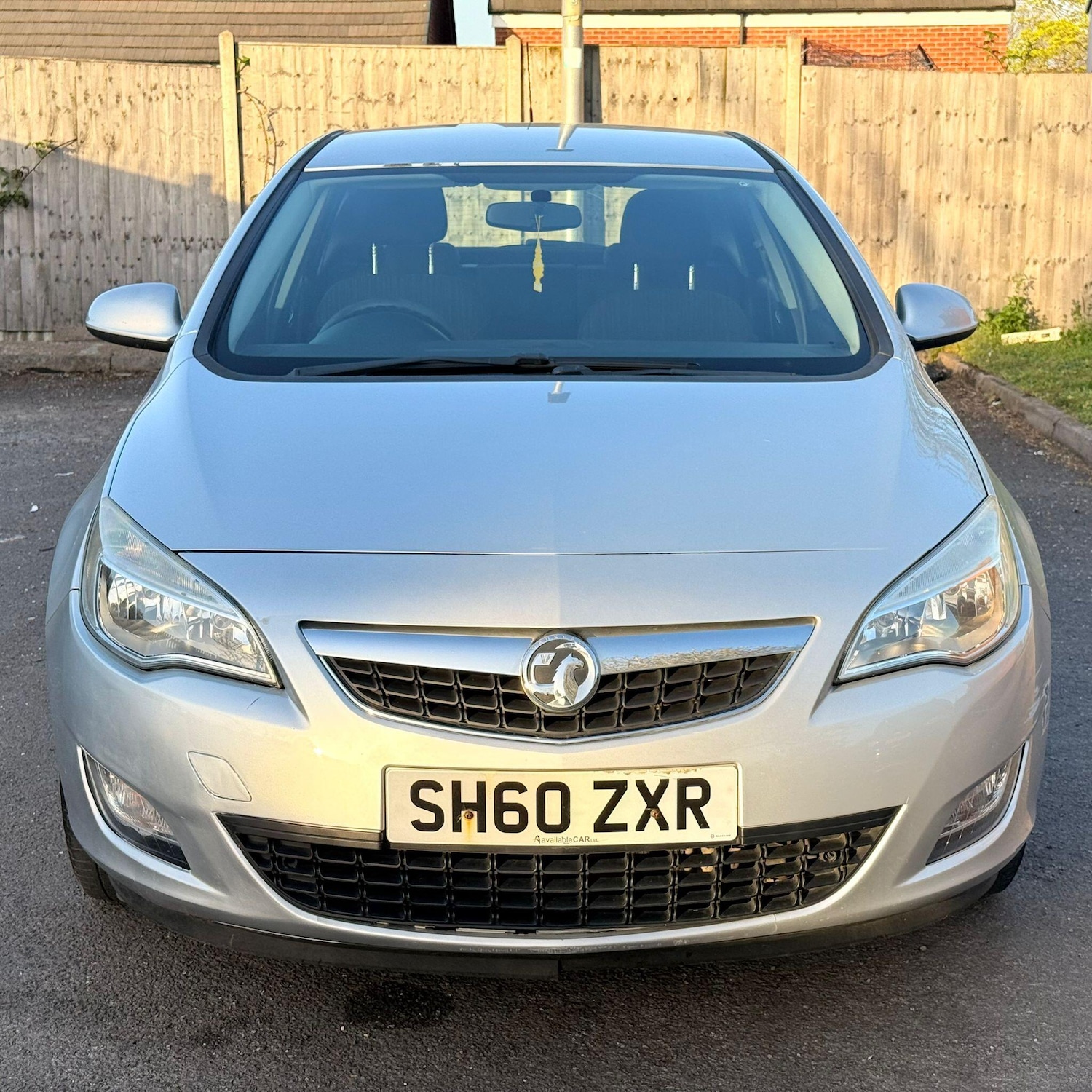 Used Vauxhall Astra 2010 for sale - 78204110: Photo 2
