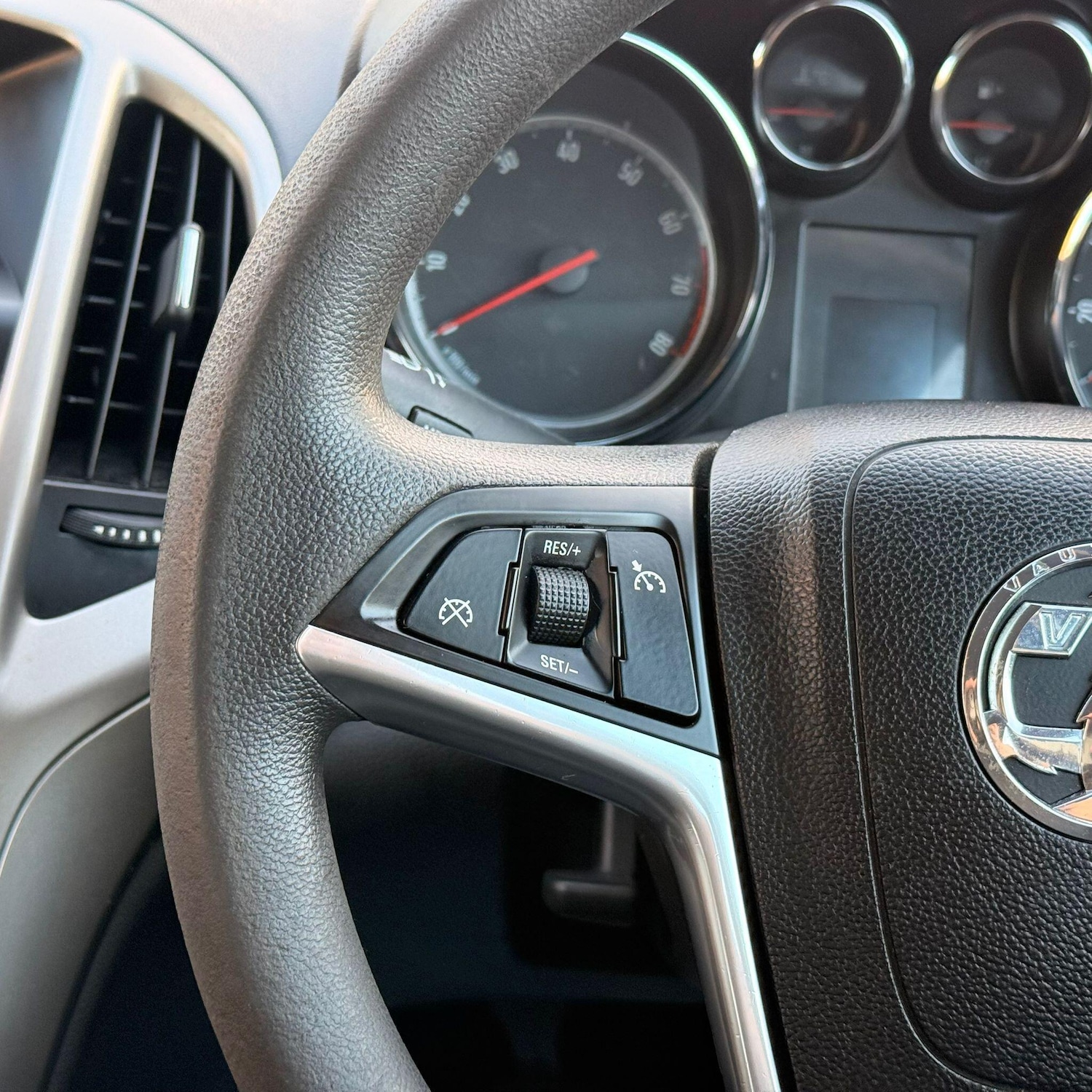 Used Vauxhall Astra 2010 for sale - 78204110: Photo 29