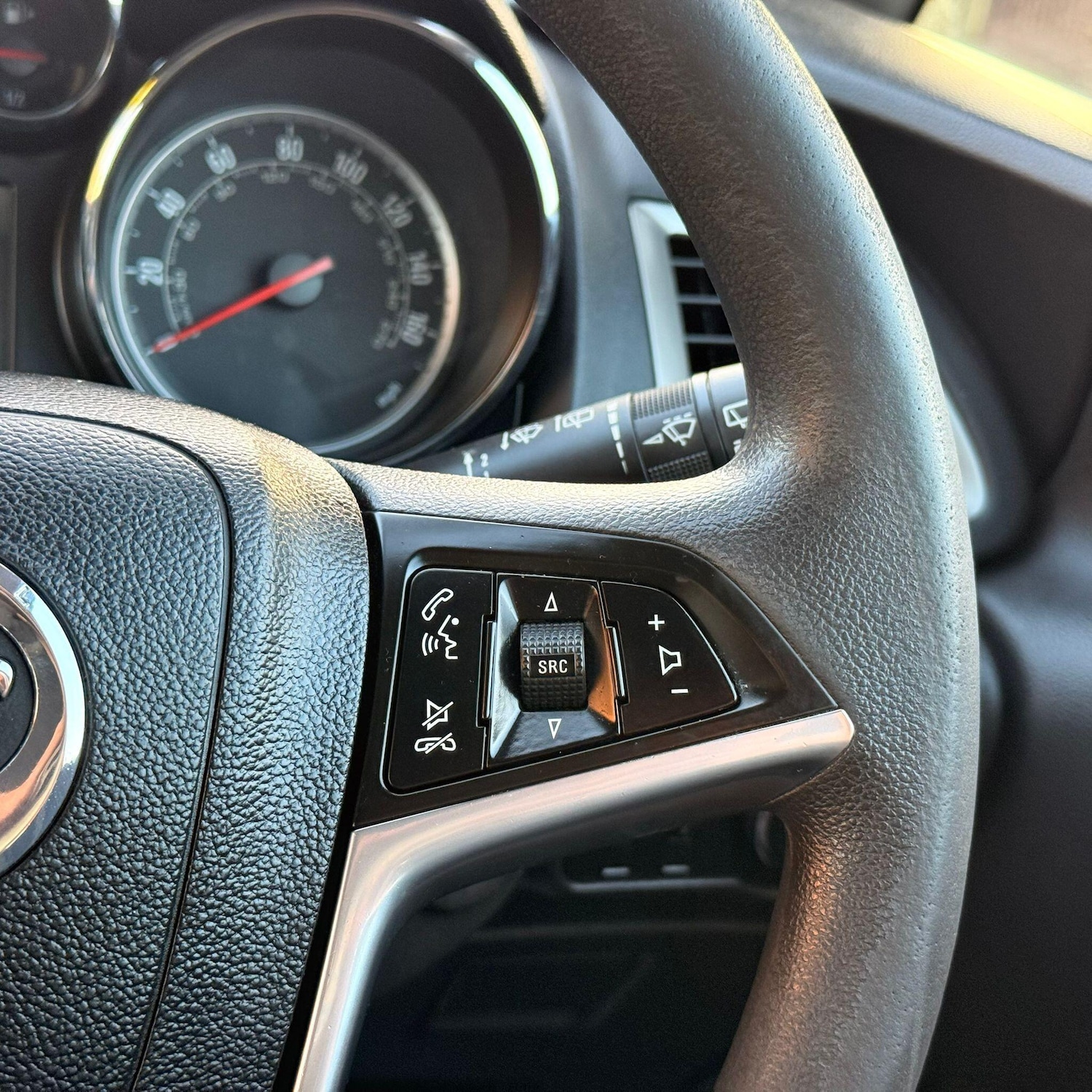 Used Vauxhall Astra 2010 for sale - 78204110: Photo 30