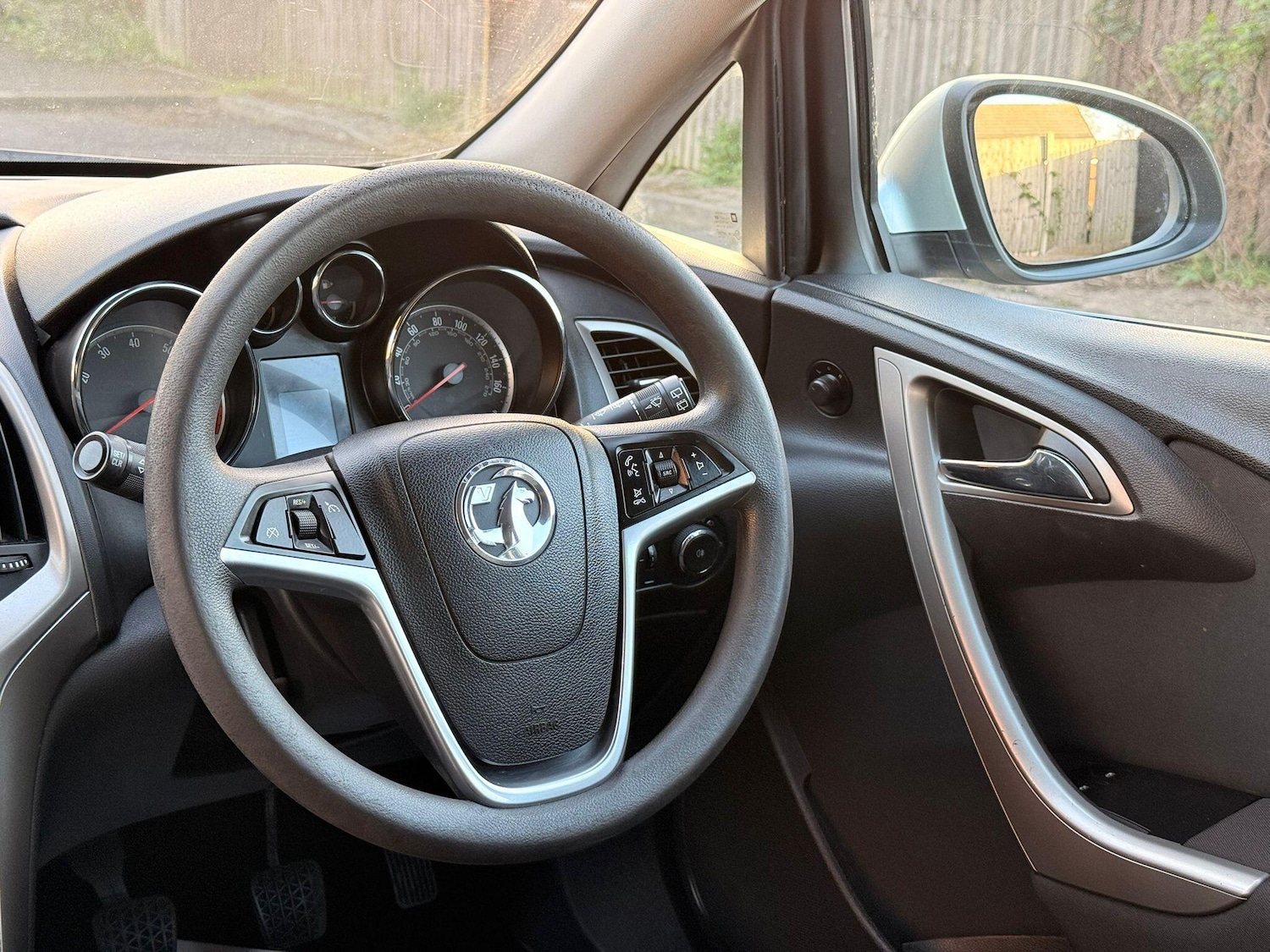 Used Vauxhall Astra 2010 for sale - 78204110: Photo 42