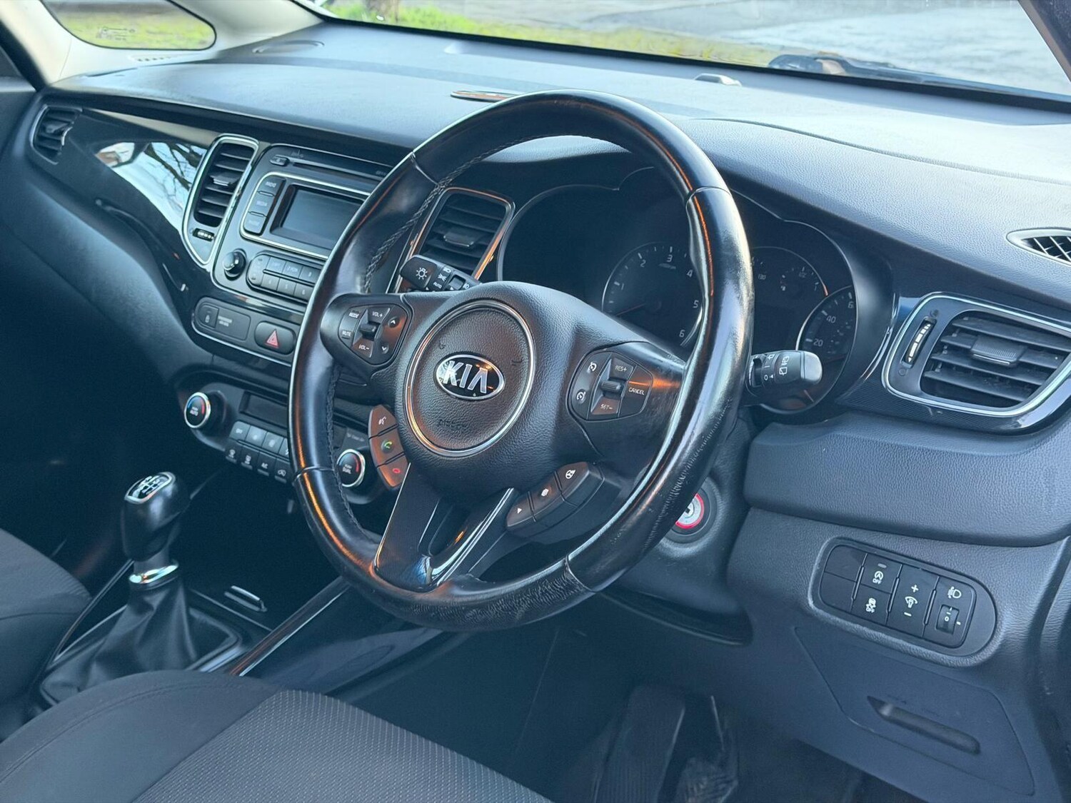 Used Kia Carens for sale - 77564795: Photo 12