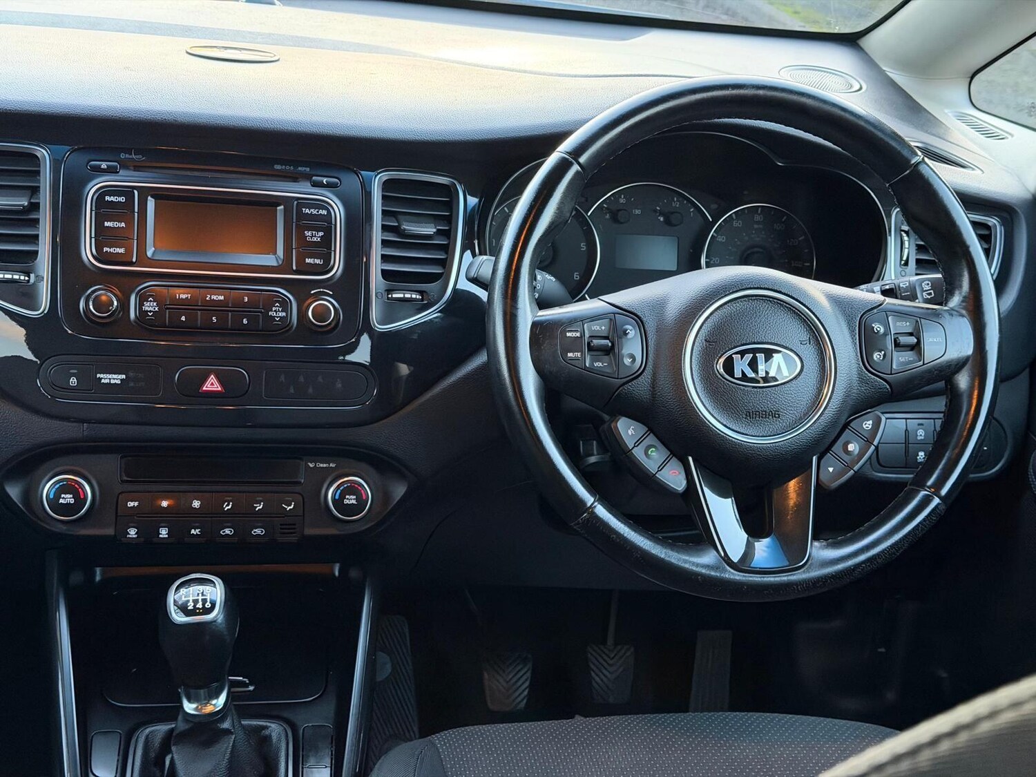 Used Kia Carens for sale - 77564795: Photo 13