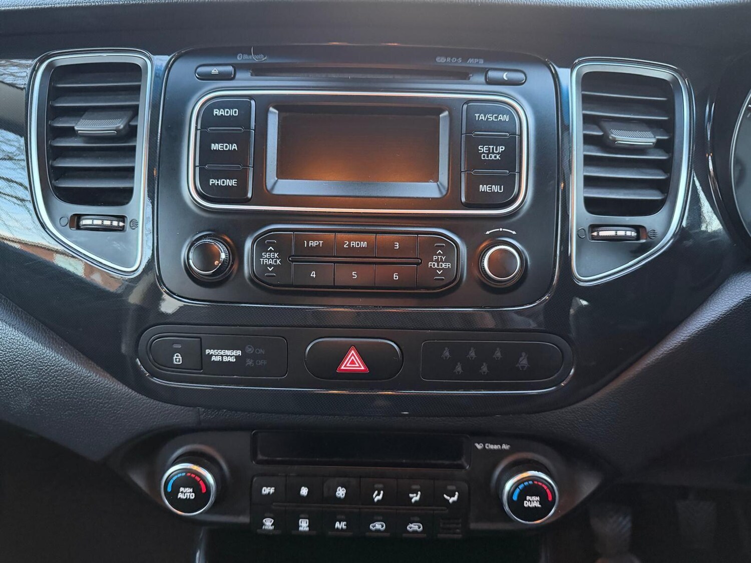 Used Kia Carens for sale - 77564795: Photo 32