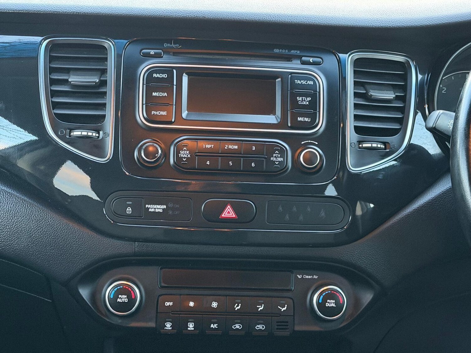 Used Kia Carens for sale - 77564795: Photo 33