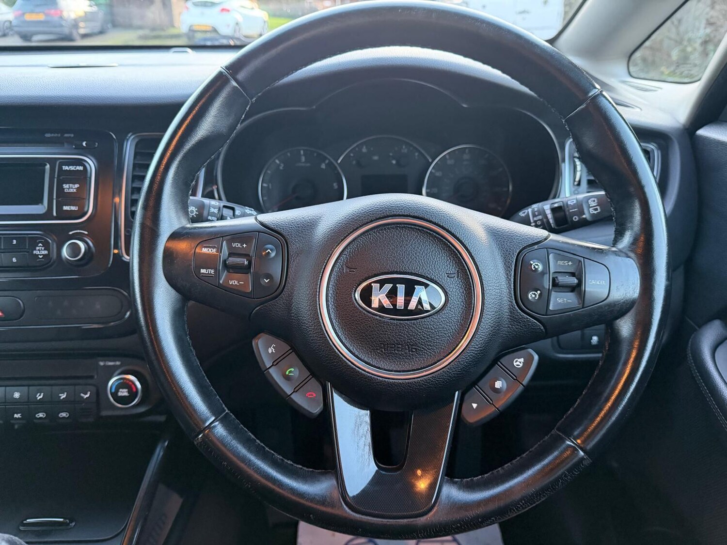 Used Kia Carens for sale - 77564795: Photo 35