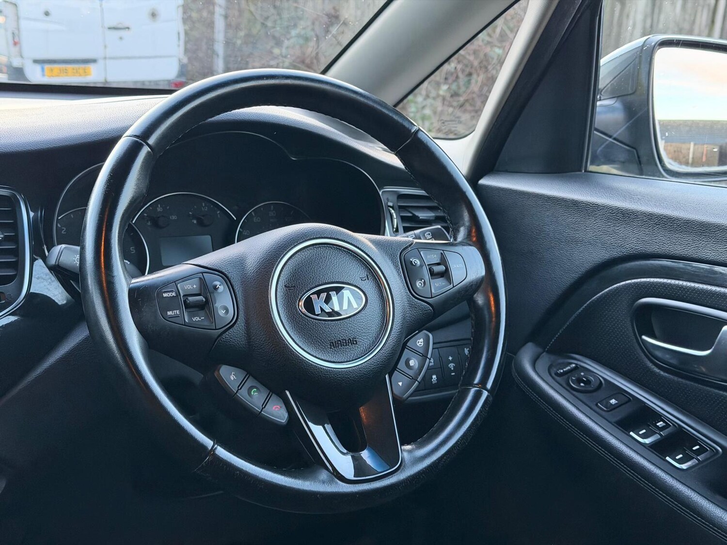 Used Kia Carens for sale - 77564795: Photo 36