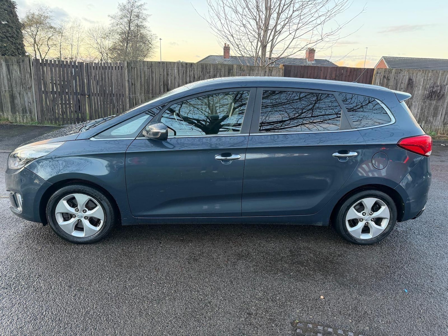 Used Kia Carens for sale - 77564795: Photo 6