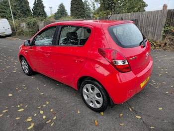 Used Hyundai i20 2011 for sale - 76192891: Photo